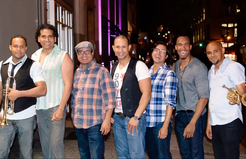 La Sonora Nuyorkina tocando en vivo